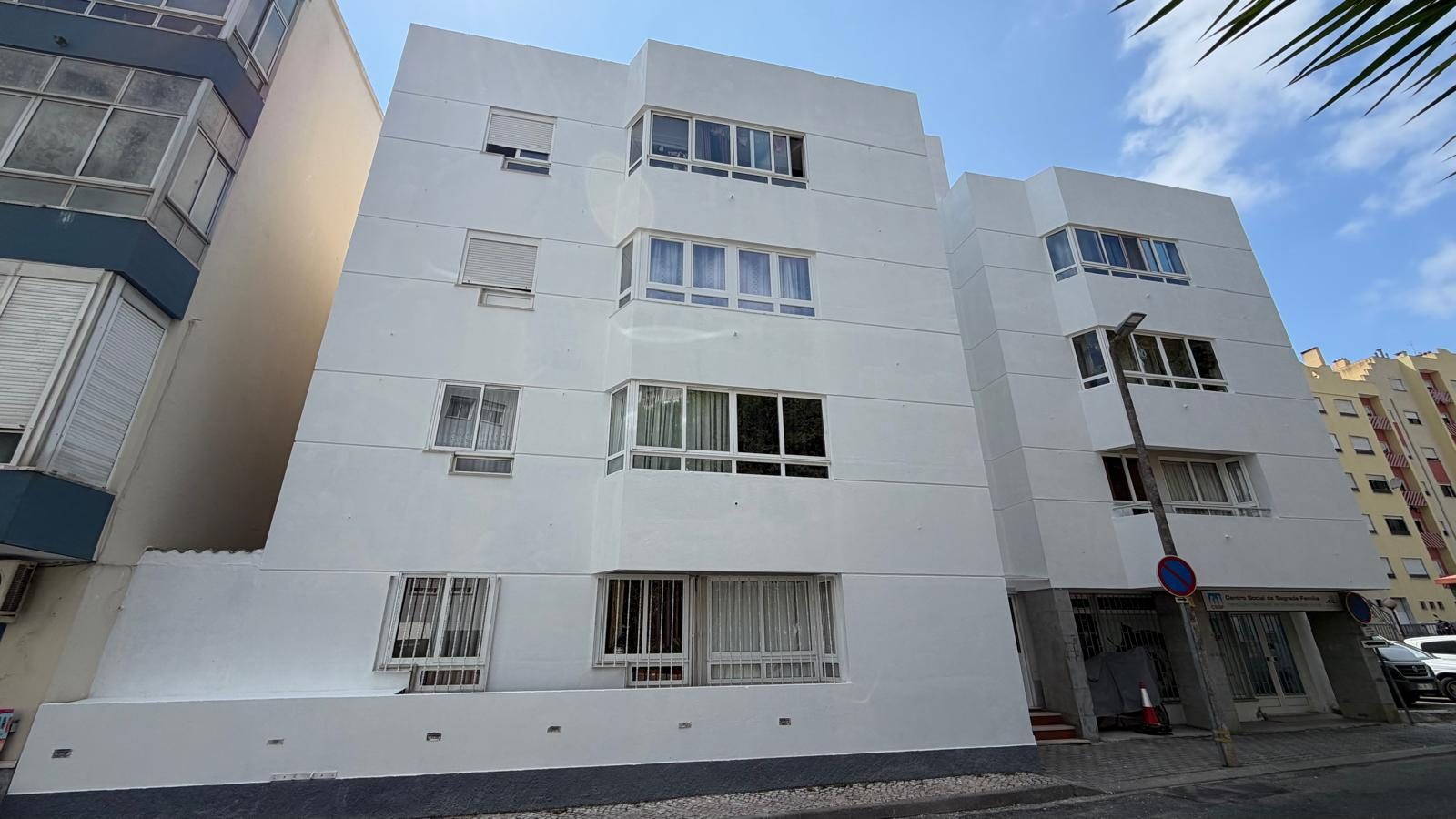 Edifício com a pintura concluída
